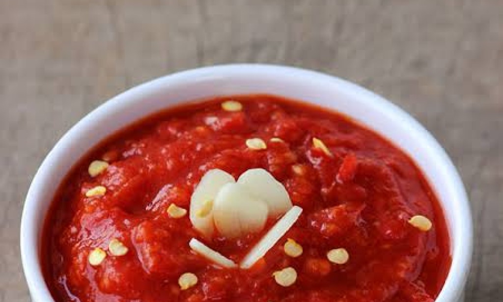 How to make Momos chutney at home ?