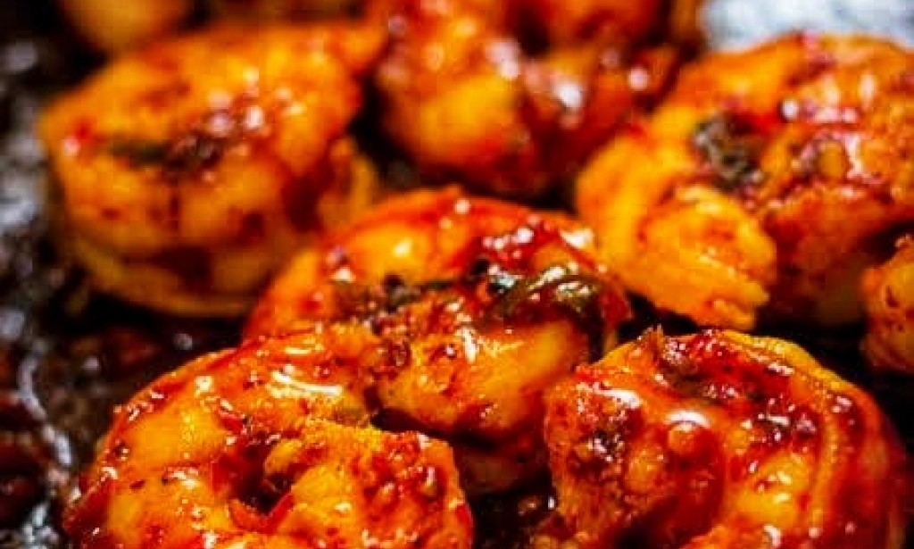 How to make hot Garlic Prawns at home?