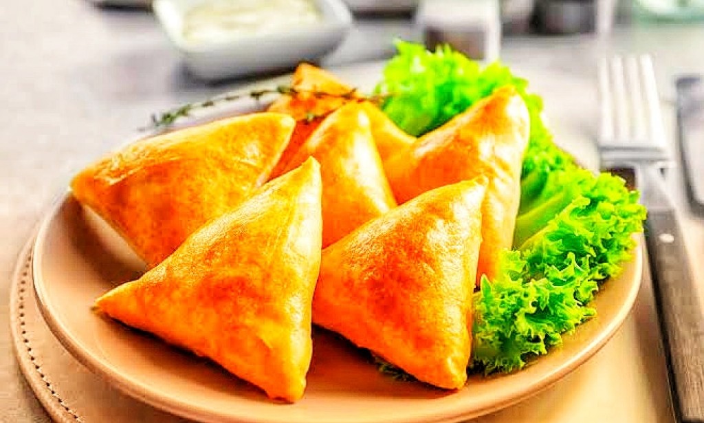 How to make Chicken Samosa at home?