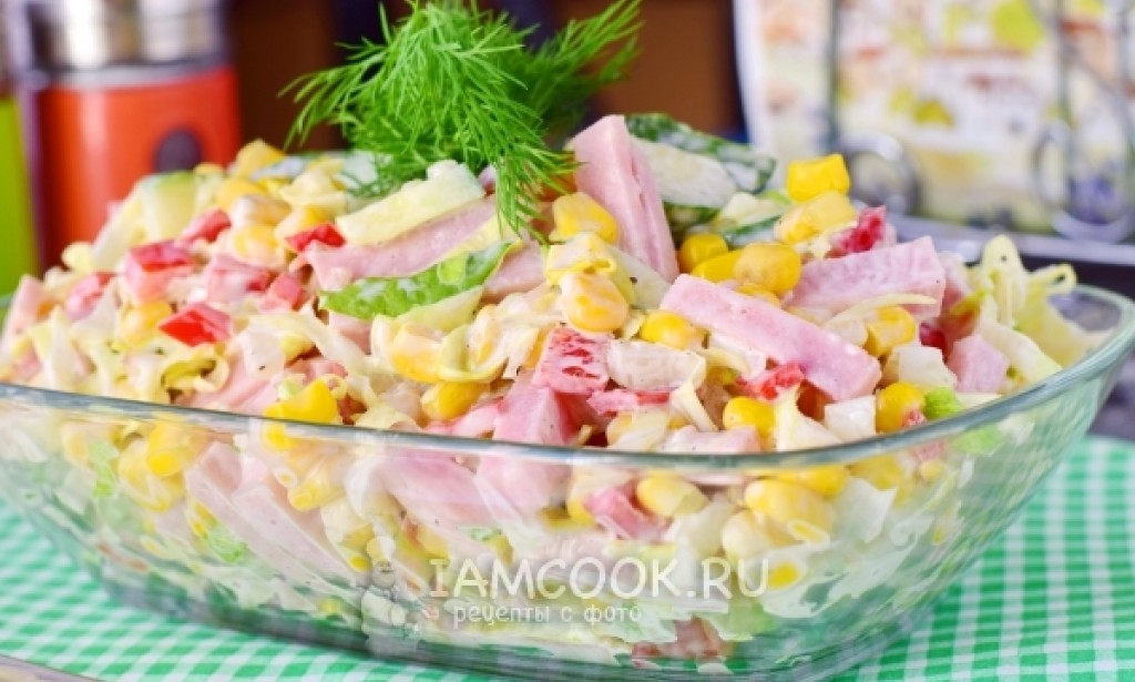 Salad with Peking cabbage and ham