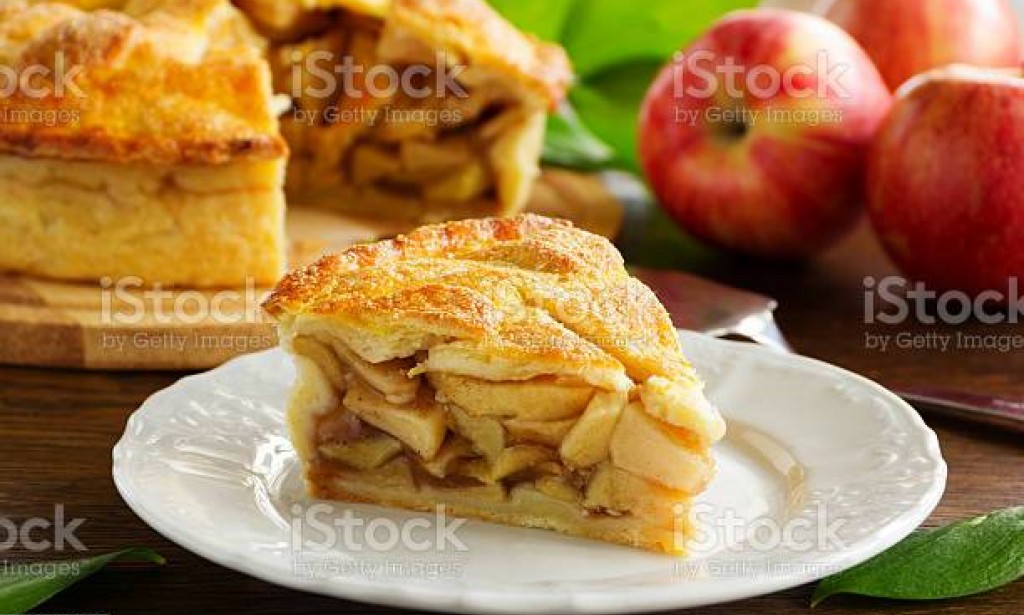 How to make a classic apple pie at home