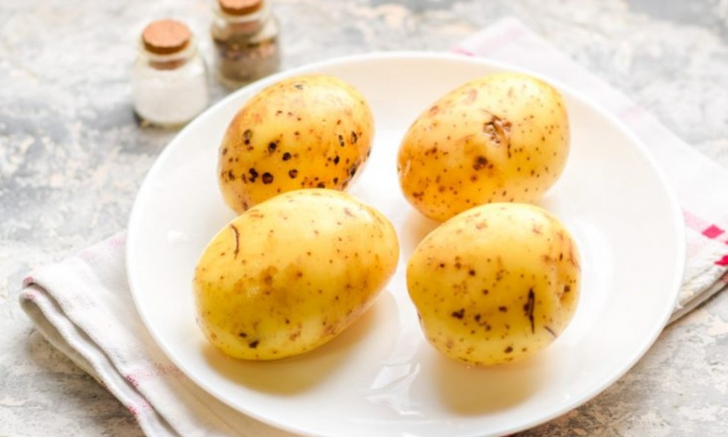 How to boil potatoes quickly. Helpful tips and tricks