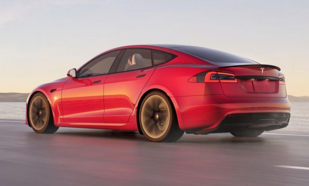 4 crazy features of the new tesla model s plaid