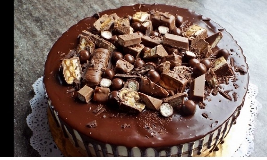 Mousse cake "Three chocolates"