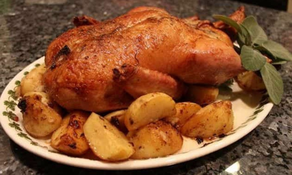 How to cook duck with crispy potatoes and sauce according to Jamie