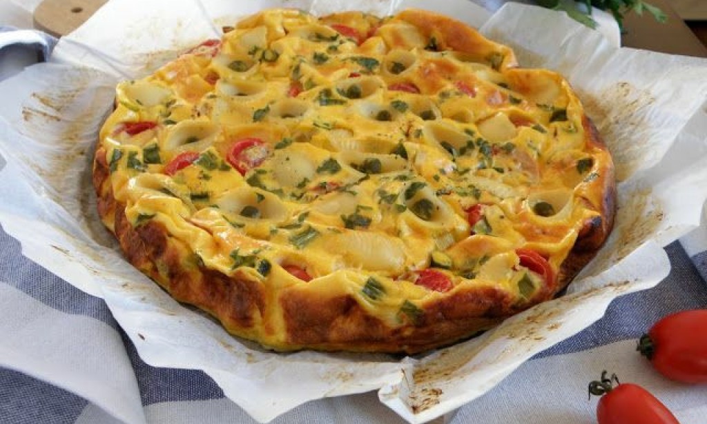 How to make a delicious frittata: Italian omelet recipe with zucchini and tomatoes