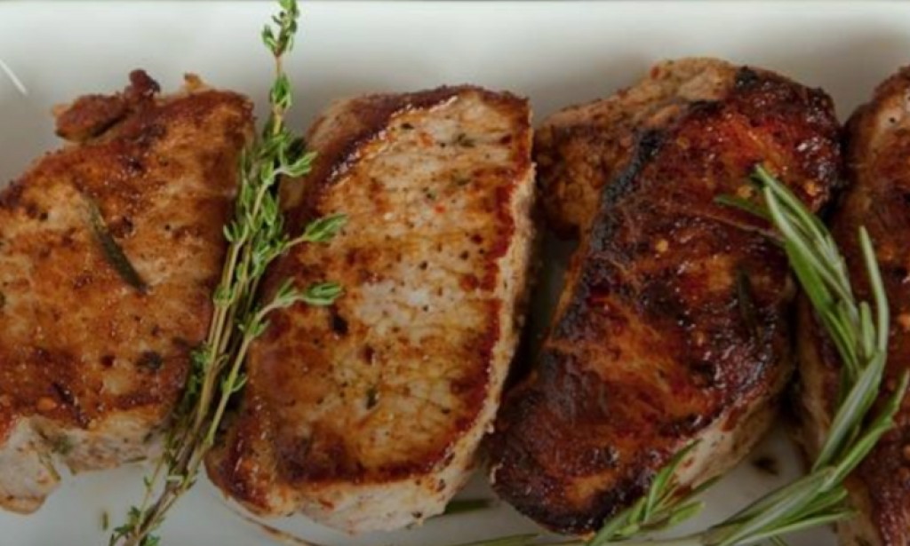 The author of the recipe - Dasha Petrova Pork chops in the oven