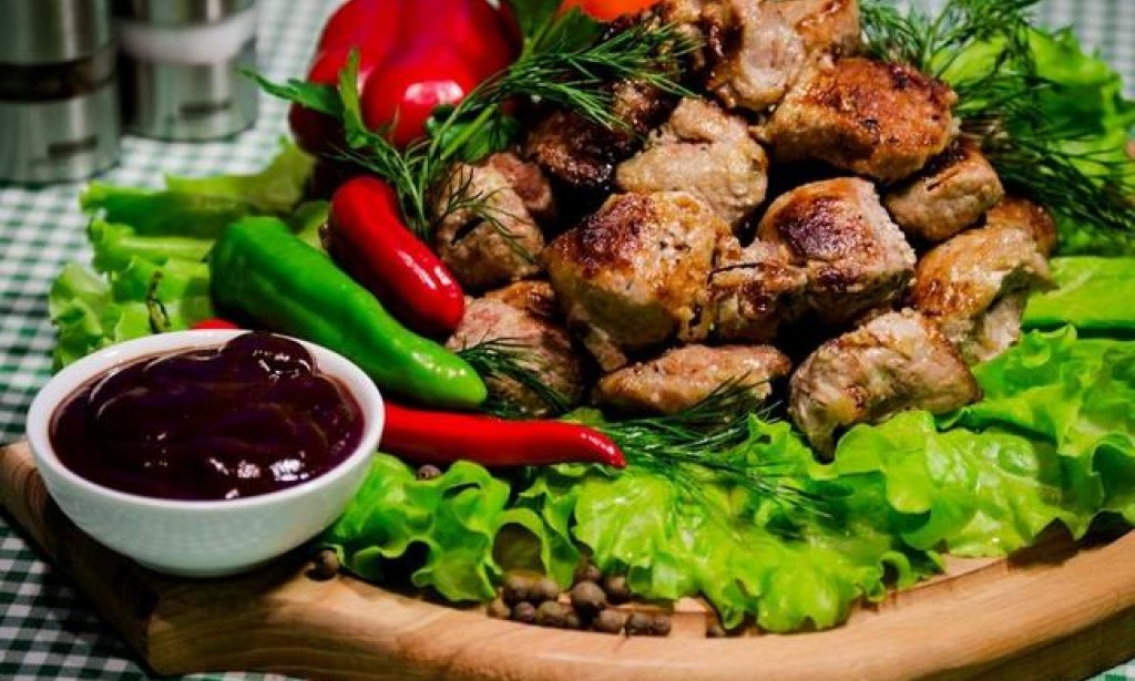 Kefir kebab with lemon