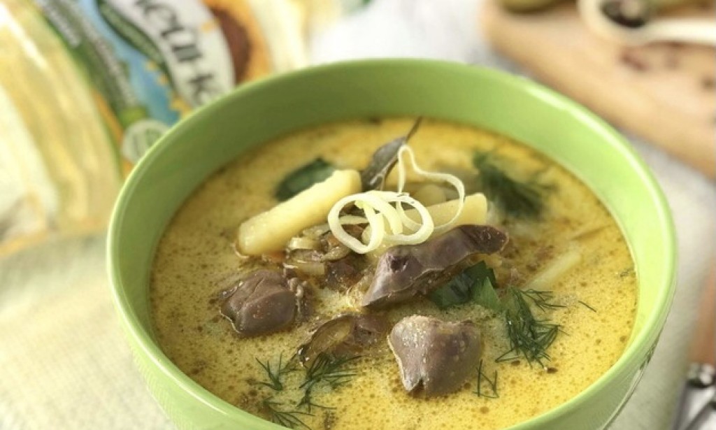 Polish rassolnik with chicken giblets