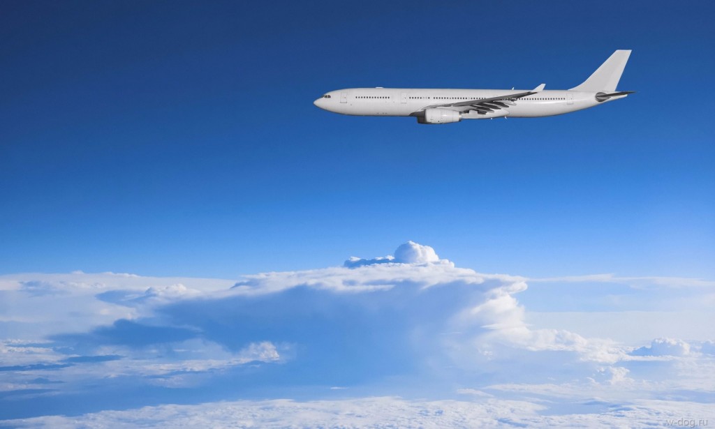 Why do passenger planes fly at an altitude of 10 kilometers?