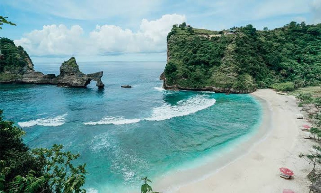 The province of Indonesia cuts the quarantine time frame for outsiders who are completely immunized