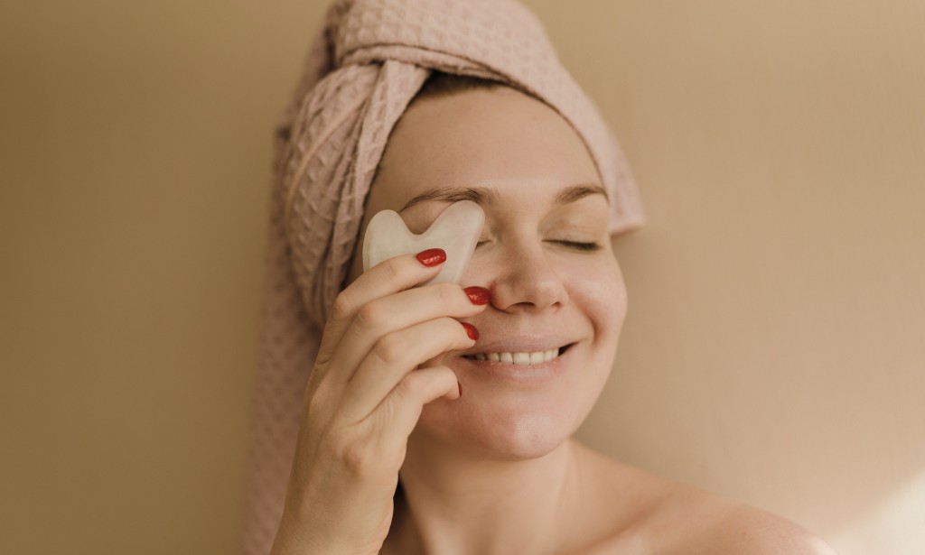 10 tips to get rid of bags under the eyes