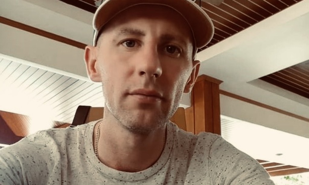 A nostalgic selection of celebrity photos from the 90s