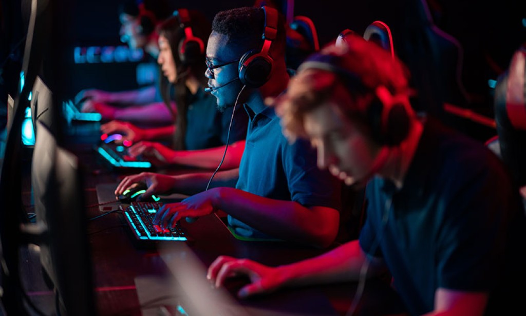 "Unplugged Realities: Exploring the Dark Side of Esports"