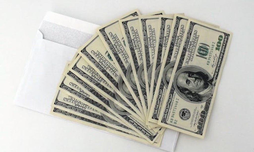 The Mighty Greenback: Unraveling the Enduring Reign of the US Dollar