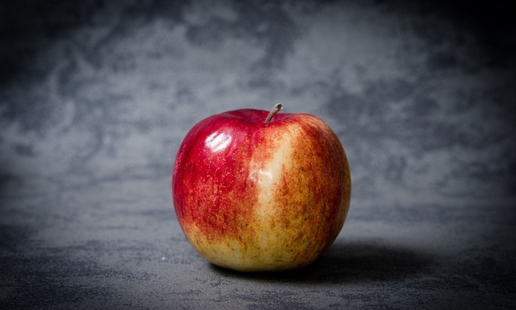 Can Eating Apples Be Dangerous for Some People?